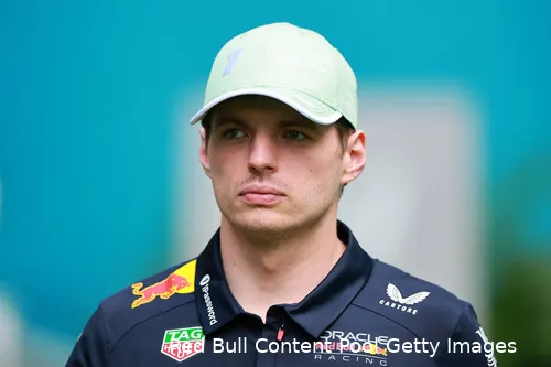 <i>Verstappen zal niet blij zijn met Red Bull.</i>