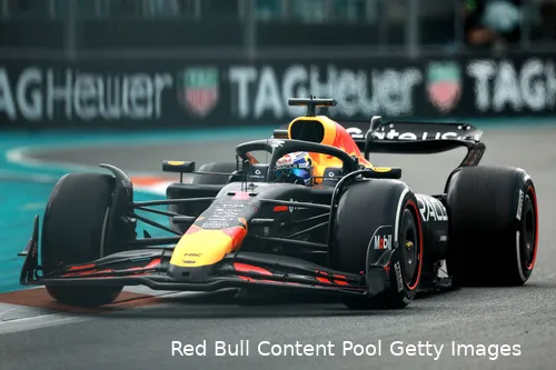 <i>Verstappen kwam niet in de buurt van Russell.</i>