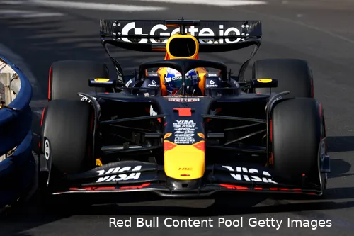<i>Hier haalt Verstappen de apex wél.</i>