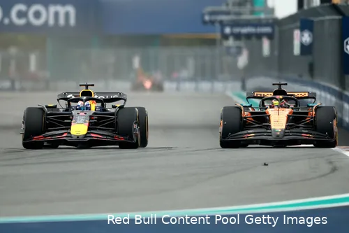 Piastri maakte andermaal een sterkere indruk in het gevecht met Verstappen dan zijn teamgenoot.