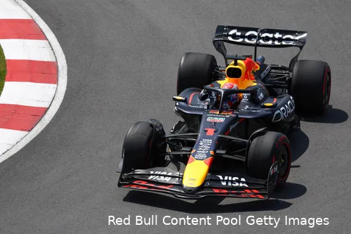 <i>Verstappen heeft het lastig met zijn remmen.</i>