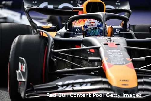 Verstappen klaagde over een zwaar stuur en de nervositeit van de RB21, maar blijft optimistisch.