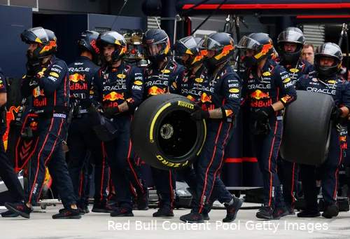 grid-pitstop-pitcrew-red-bull-zondag-hongarije