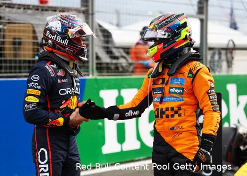 red-bull-racing-max-verstappen-oscar-piastri-mclaren-gp-nederland-2025-zondag