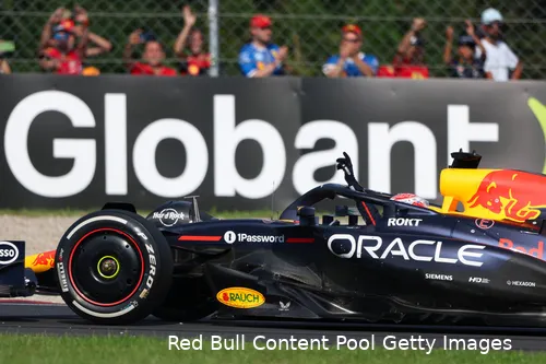 max-verstappen-red-bull-racing-gp-italie-2025-zondag-monza-zwaaien