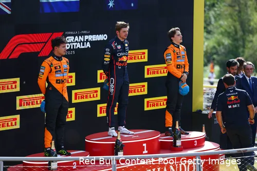 max-verstappen-red-bull-racing-lando-norris-oscar-piastri-mclaren-gp-italie-2025-zondag-podium-monza-17
