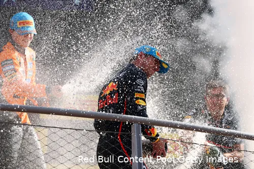 max-verstappen-red-bull-racing-mclaren-gp-italie-2025-zondag-podium-monza-champagne