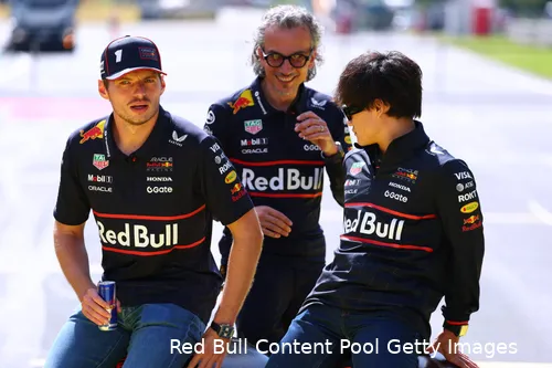 yuki-tsunoda-max-verstappen-laurent-mekies-red-bull-racing-gp-italie-2025-zondag