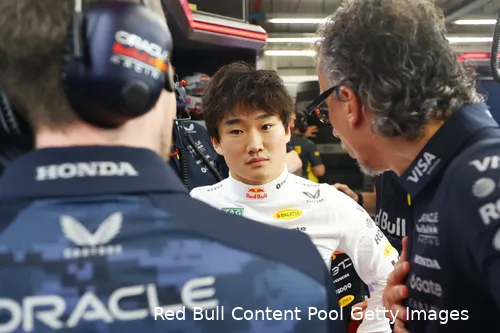 yuki-tsunoda-laurent-mekies-red-bull-racing-gp-singapore-2025-zaterdag-3