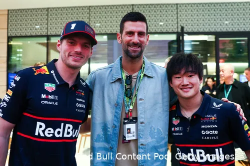 max-verstappen-novak-djokovic-yuki-tsunoda-red-bull-racing-zondag-qatar
