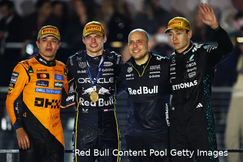 max-verstappen-red-bull-racing-gp-las-vegas-2025-zondag-mercedes-george-russell-lando-norris-mclaren-gianpiero-lambiase
