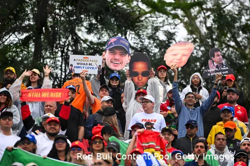 max-verstappen-red-bull-racing-gp-sao-paulo-brazilie-2025-zondag-lewis-hamilton-valtteri-bottass-toto-wolf-publiek