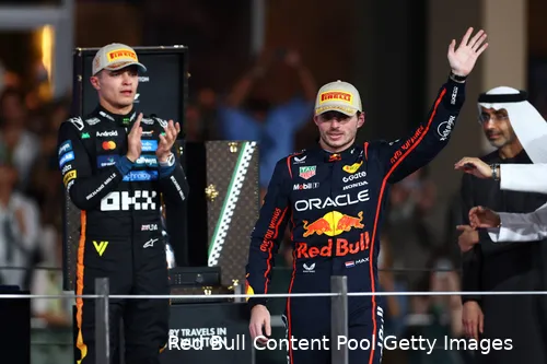 max-verstappen-red-bull-racing-gp-abu-dhabi-2025-zondag-mclaren-lando-norris