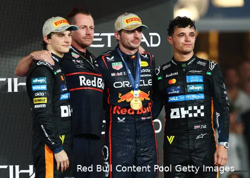 max-verstappen-red-bull-racing-gp-abu-dhabi-2025-zondag-mclaren-lando-norris-oscar-piastri