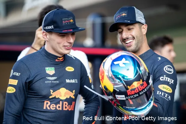 Verstappen nam steeds meer de rol van eerste coureur over, waarna Ricciardo eieren voor zijn geld koos.