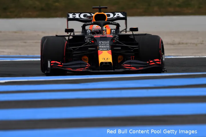 Minder oppervlakte op de vleugel bij de Red Bull-bolide (Foto: Red Bull Content Pool/Getty Images)