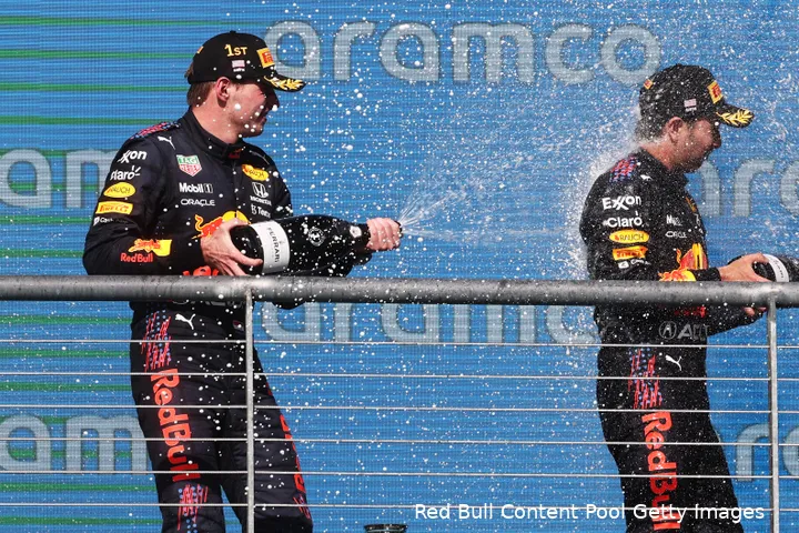 <i>Max Verstappen en Sergio Pérez scoorden belangrijke punten op CotA in 2021.&nbsp;</i>