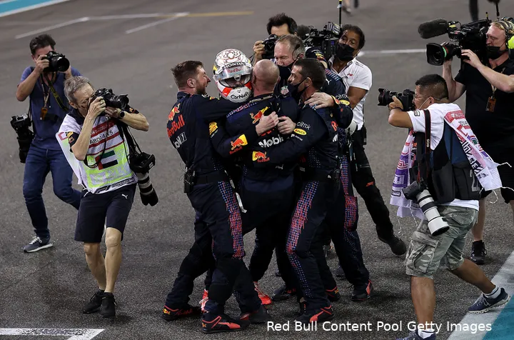 max verstappen wereldkampioen abu dhabi red bull