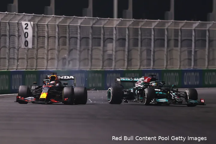 verstappen hamilton crash jeddah gp 2021