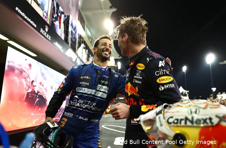 <i>Max Verstappen en Daniel Ricciardo konden met elkaar lachen, maar soms eindigde het op het circuit in tranen.&nbsp;</i>