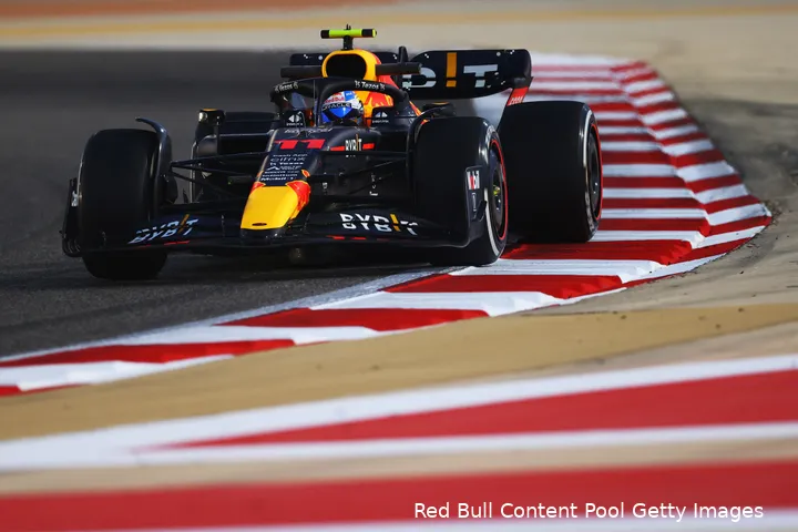 Pakt Verstappen in de kwalificatie voor de GP van Bahrein de eerste pole van het seizoen, of wordt het toch Sergio Pérez?