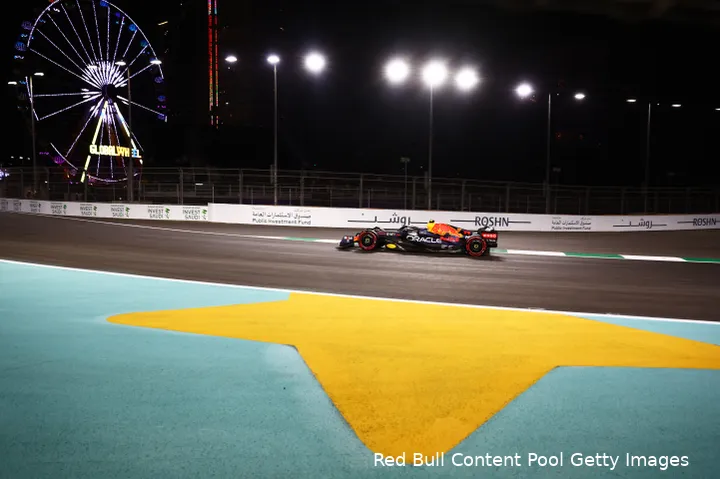 <i>Is er een team dat de Red Bulls op het Jeddah Corniche Circuit weet bij te houden? (Foto:
Red Bull Content Pool / Getty Images)</i>