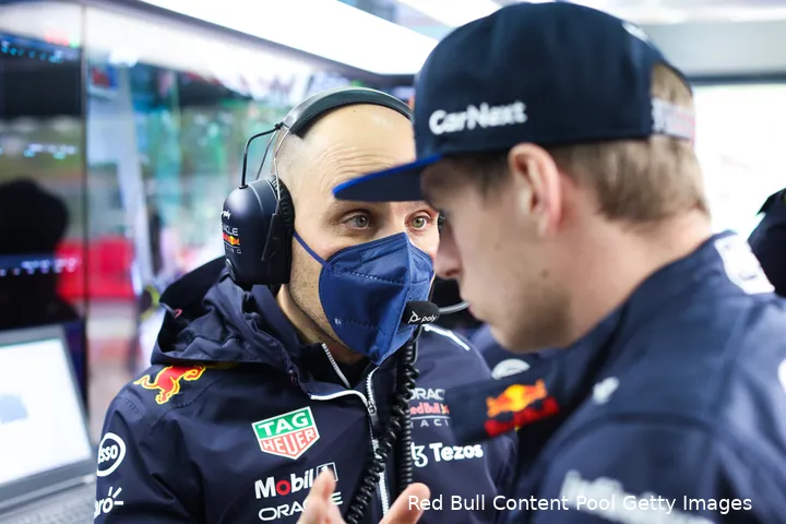 Verstappen en zijn engineer Lambiase.