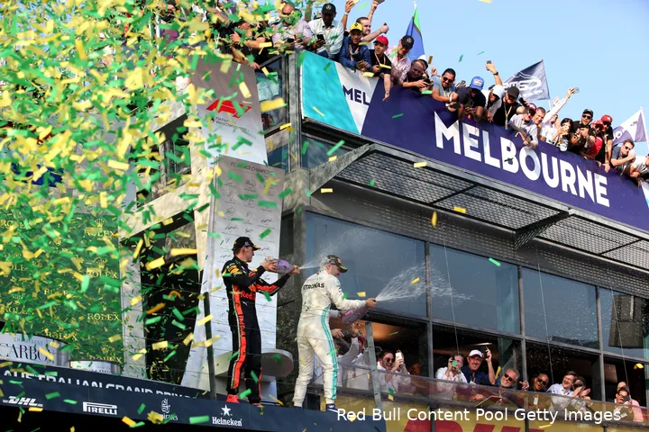 De meest recente editie van de Grand Prix van Australië, in 2019, eindigde Max Verstappen op het podium na een schitterende inhaalactie op Sebastian Vettel. Valtteri Bottas won de race en ook deelde hij het ereschavot met Lewis Hamilton (P2).