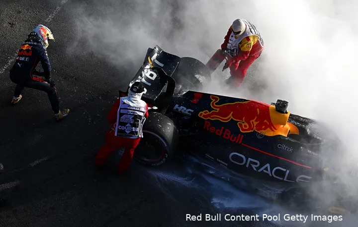 <i>Veel schade, maar geen nieuwe motor voor Max Verstappen. (Foto: Red Bull Content Pool)</i>