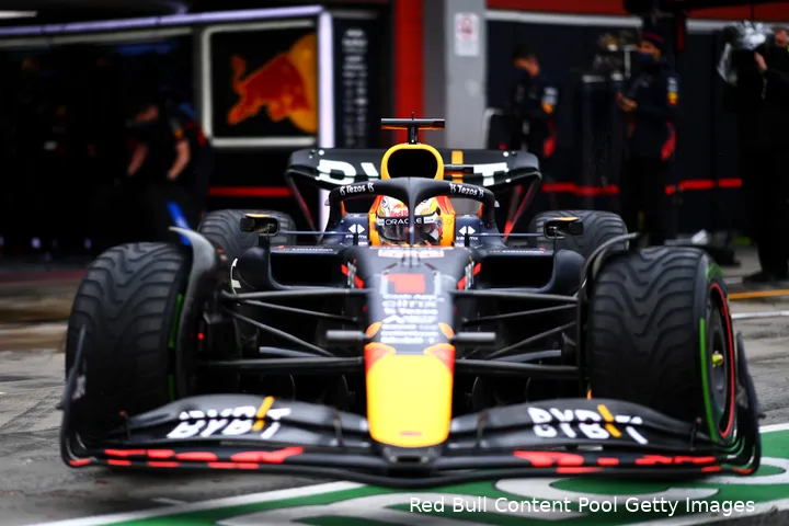 <i>Op de intermediates liet Max Verstappen al een verbluffende pace zien.</i>