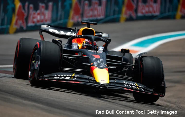 Verstappen kreeg het niet cadeau, maar wist de eerste Grand Prix van Miami op zijn naam te schrijven. (Foto: Red Bull Content Pool/Getty Images)