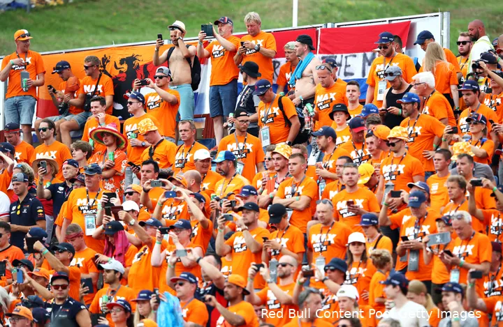 <i>Oranjefans in Hongarije. Tip van de expert: dit is een Grand Prix om te bezoeken, temeer omdat de catering daar de Nederlandse fan aanspreekt.</i>