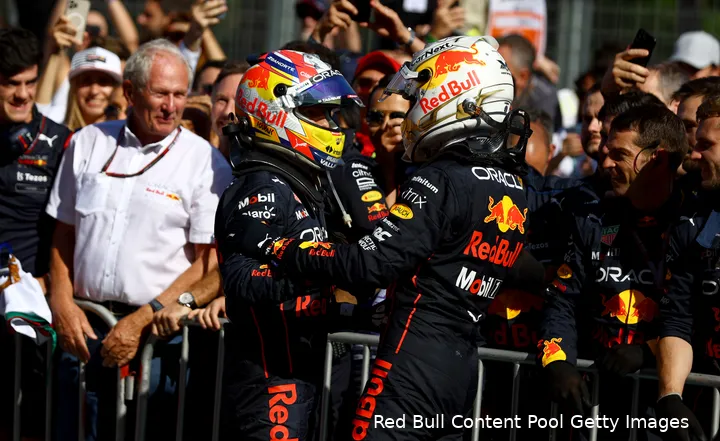 <i>Max Verstappen en Sergio Pérez stonden voor de derde keer dit seizoen op de twee hoogste plekken van het podium. (Foto: Red Bull Content Pool)</i>