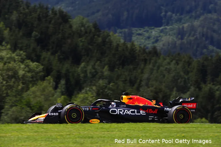 <i>Op het thuiscircuit van zijn werkgever won Verstappen al vier keer, maar niet in 2022 (Bron:&nbsp;Red Bull Content Pool / Getty Images)</i>