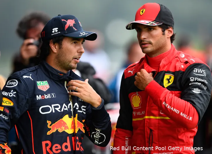 <i>Sainz en Pérez gunden elkaar allebei geen ruimte.</i>