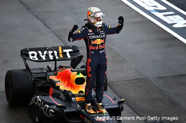 &nbsp;Max Verstappen regeert op Suzuka en wint zijn tweede wereldtitel