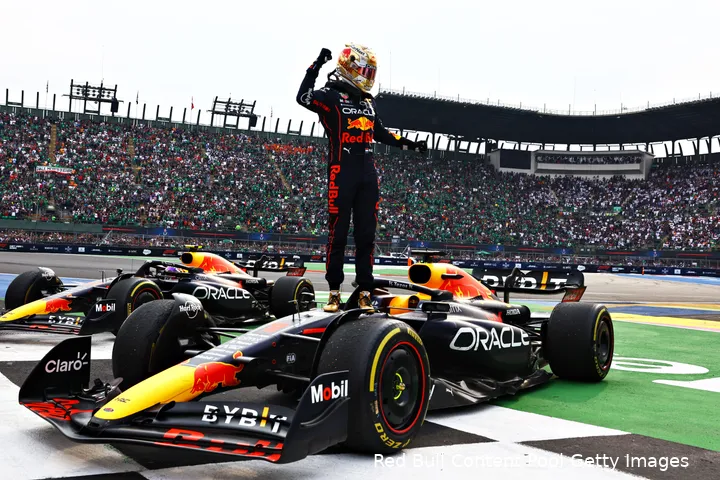 <i>Max Verstappen die juicht in het stadion van het&nbsp;Autódromo Hermanos Rodríguez is een heel bekend gezicht.&nbsp;</i>