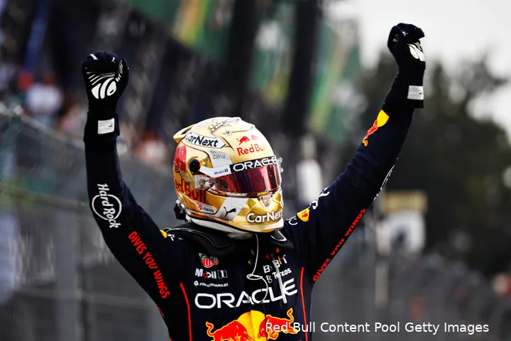 <i>Vorig jaar won Verstappen met deze kampioenshelm in Mexico.</i>