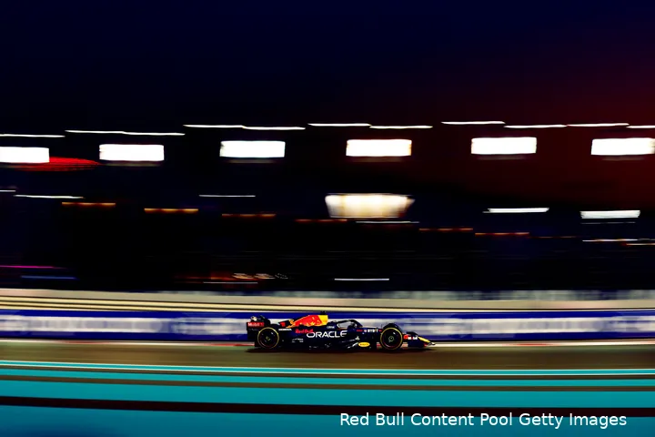 Max Verstappen topte de tweede vrije training van de Grand Prix van Abu Dhabi 2022