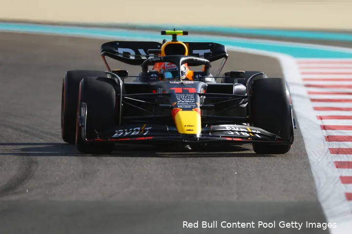 Sergio Pérez tijdens de eerste vrije training op Yas Marina Circuit.
