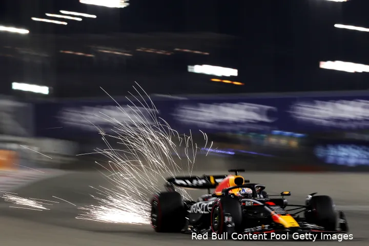 Foto 1. Spectaculair gezicht van de RB19 met Max Verstappen, eerste race van het seizoen 2023, GP van Bahrein