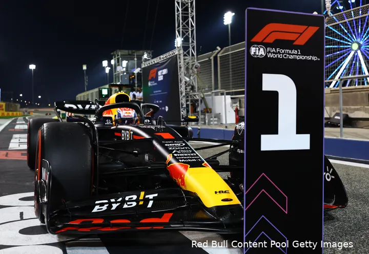 Verstappen wist de poleposition te grijpen tijdens de kwalificatie in Bahrein.