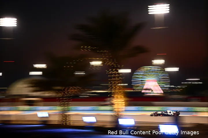 Nyck de Vries startte de F1 Grand Prix van Bahrein 2023 op de rode band.