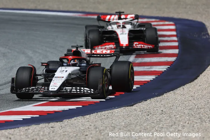 De Vries kwam Magnussen weer tegen (Foto: Red Bull Content Pool/Getty Images)
