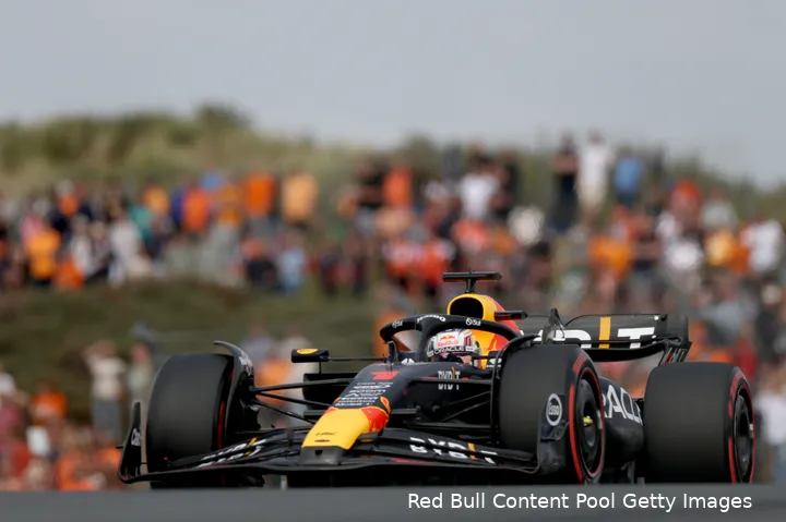 <i>Verstappen laat weinig kruimels over voor de rest (Bron:&nbsp;Red Bull Content Pool / Getty Images).</i>