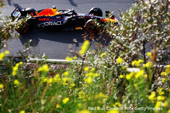<i>Verstappen in de&nbsp;Arie Luyendykbocht in Zandvoort.</i>