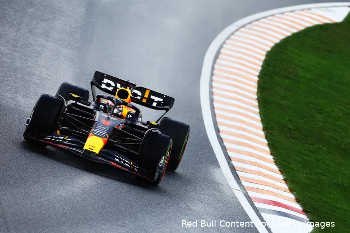 Niemand kreeg Verstappen in de regen te pakken. (Foto: Red Bull Content Pool/Getty Images)