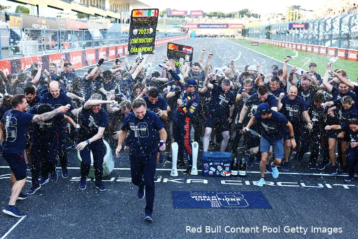 <i>Op zondag was het alleen Max Verstappen die Red Bull Racing het kampioenschap kon bezorgen.&nbsp;</i>