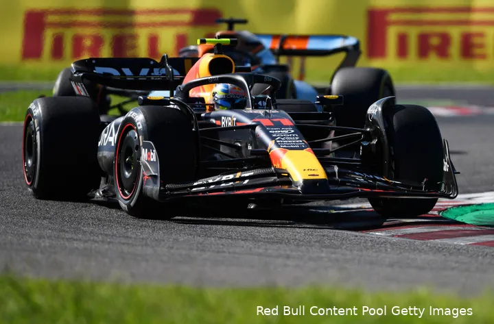 Pérez kon vanuit de garage toekijken hoe zijn teamgenoot de GP van Japan won. (Foto: Red Bull Content Pool/Getty Images)