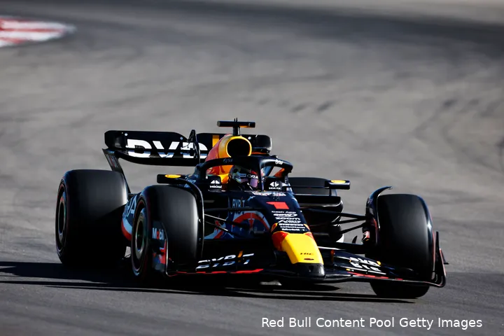 Verstappen slaat terug nadat zijn poleronde werd verwijderd. (Foto: Red Bull Content Pool/Getty Images)